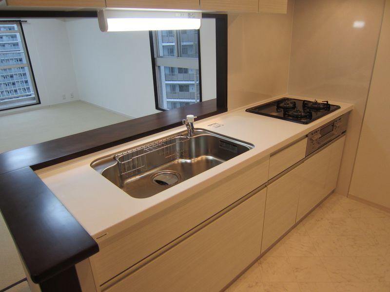 Kitchen. Popular face-to-face kitchen can enjoy conversation