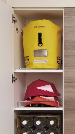  [Home stocker] Established a "dwelling unit in disaster prevention warehouse = Home stocker" at the entrance of all dwelling units. further, Household disaster prevention equipment normalized, 1 units in one set available (reference photograph)