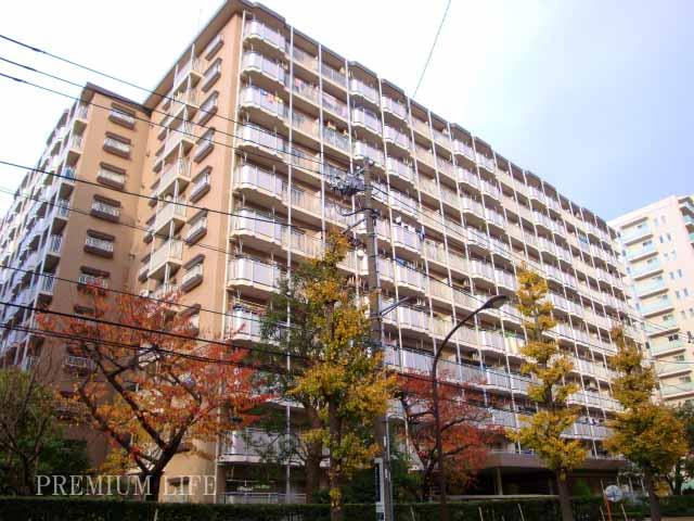 Local appearance photo. «Appearance» 291 units large-scale apartment towering along the canal.