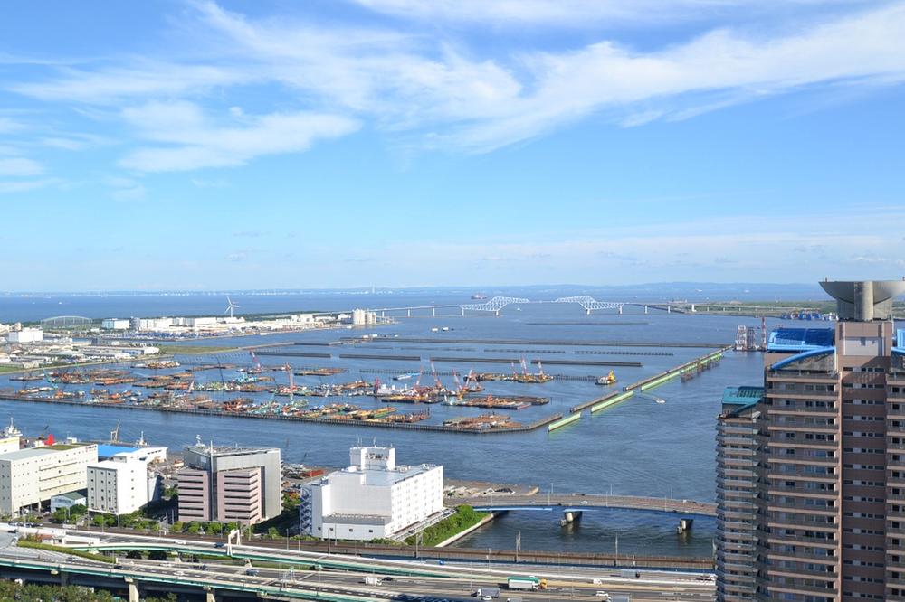 View photos from the dwelling unit. View from the site (July 2013) Shooting