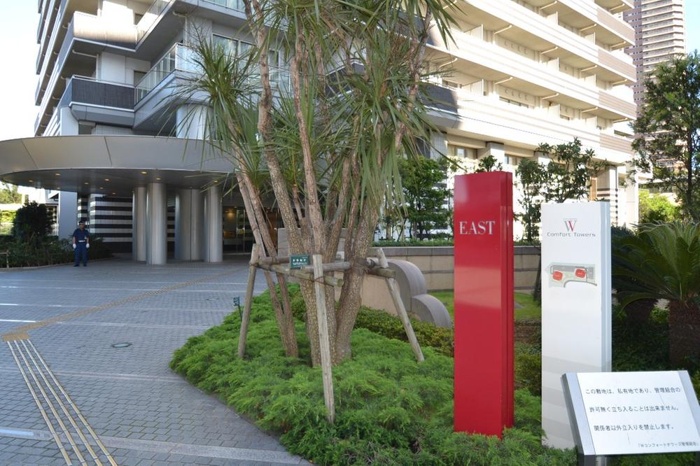 Entrance. Common areas