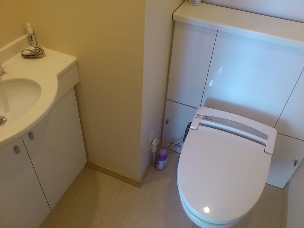 Toilet. Indoor (10 May 2013) Shooting