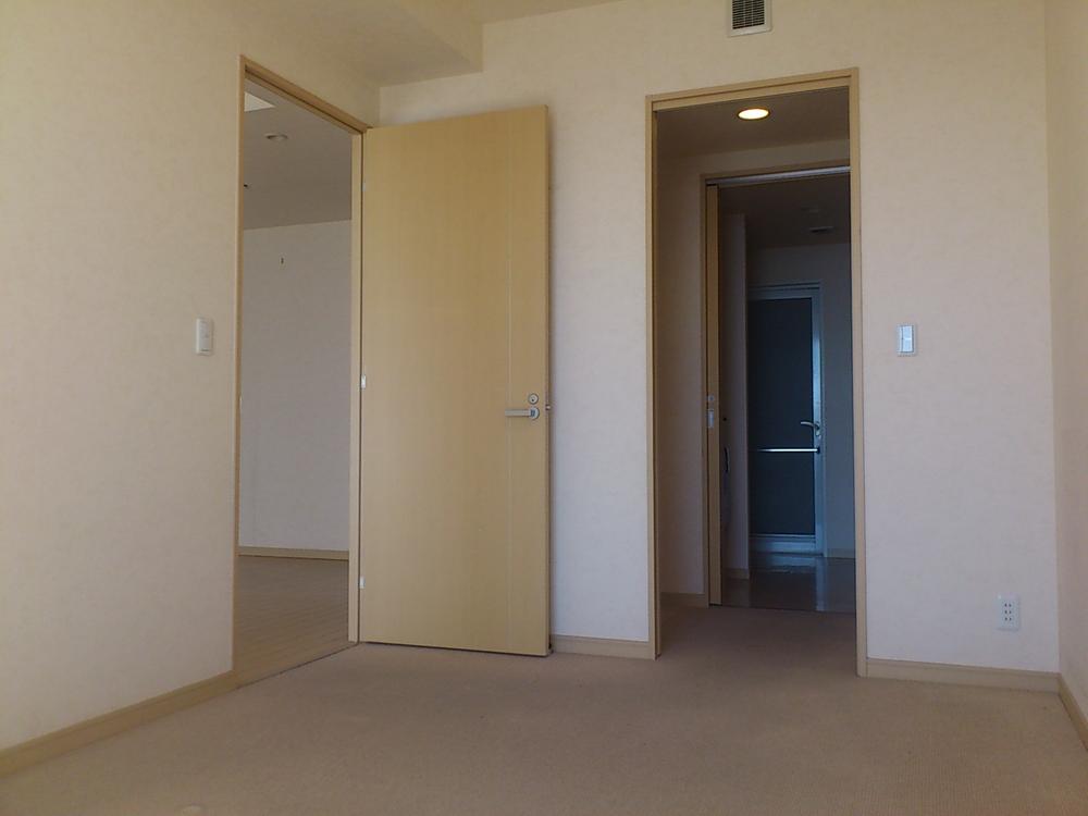 Non-living room. Indoor (10 May 2013) Shooting