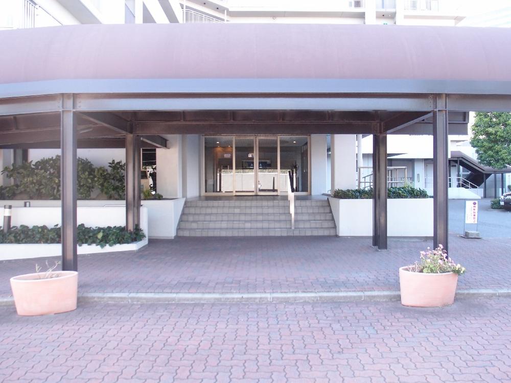 Entrance. Common areas