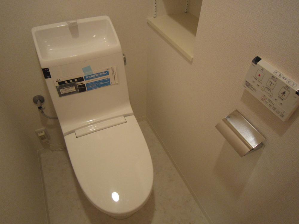 Toilet. Indoor (12 May 2013) Shooting