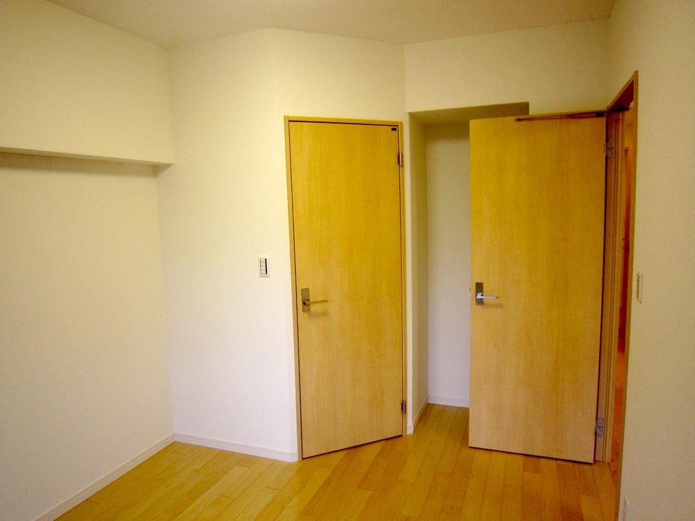 Non-living room. Indoor (12 May 2013) Shooting