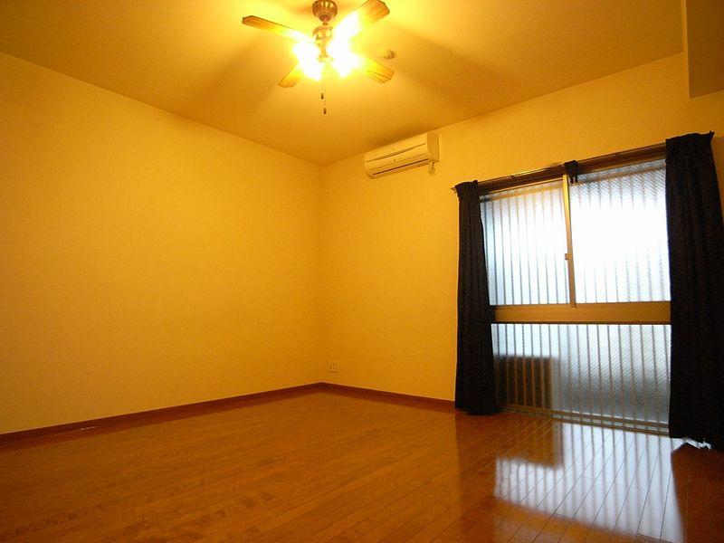 Non-living room. Western-style spacious 10 Pledge, You just enough in the bedroom.