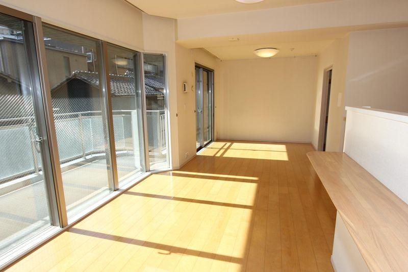 Living. Living 14.4 Pledge, Open and bright rooms