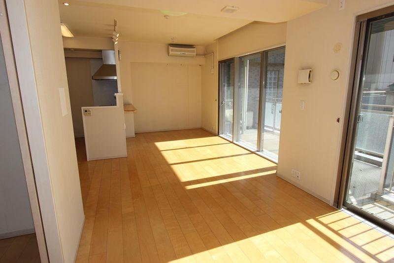 Living. The entire photo of living