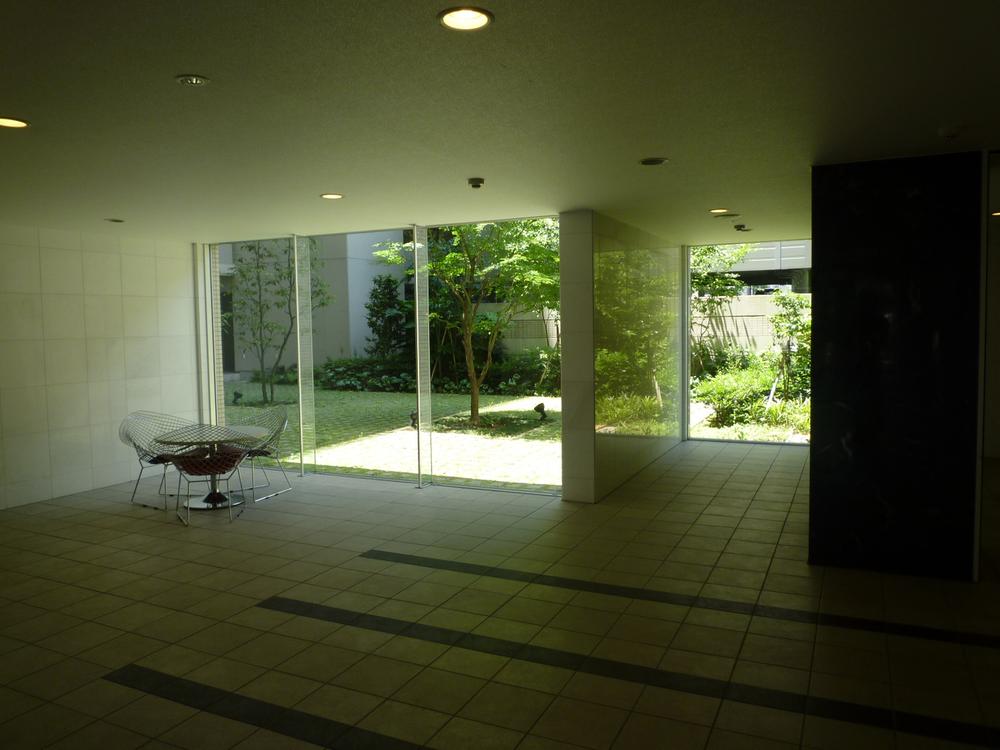 Entrance. Welcome Lounge