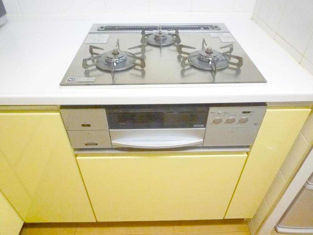 Kitchen. Herman built-in stove (gas stove)