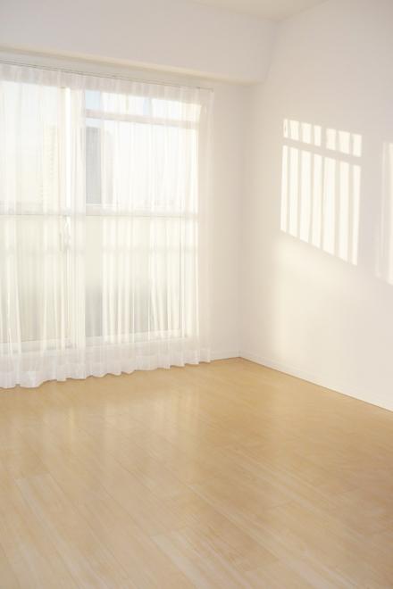 Non-living room. Sun shakes the room