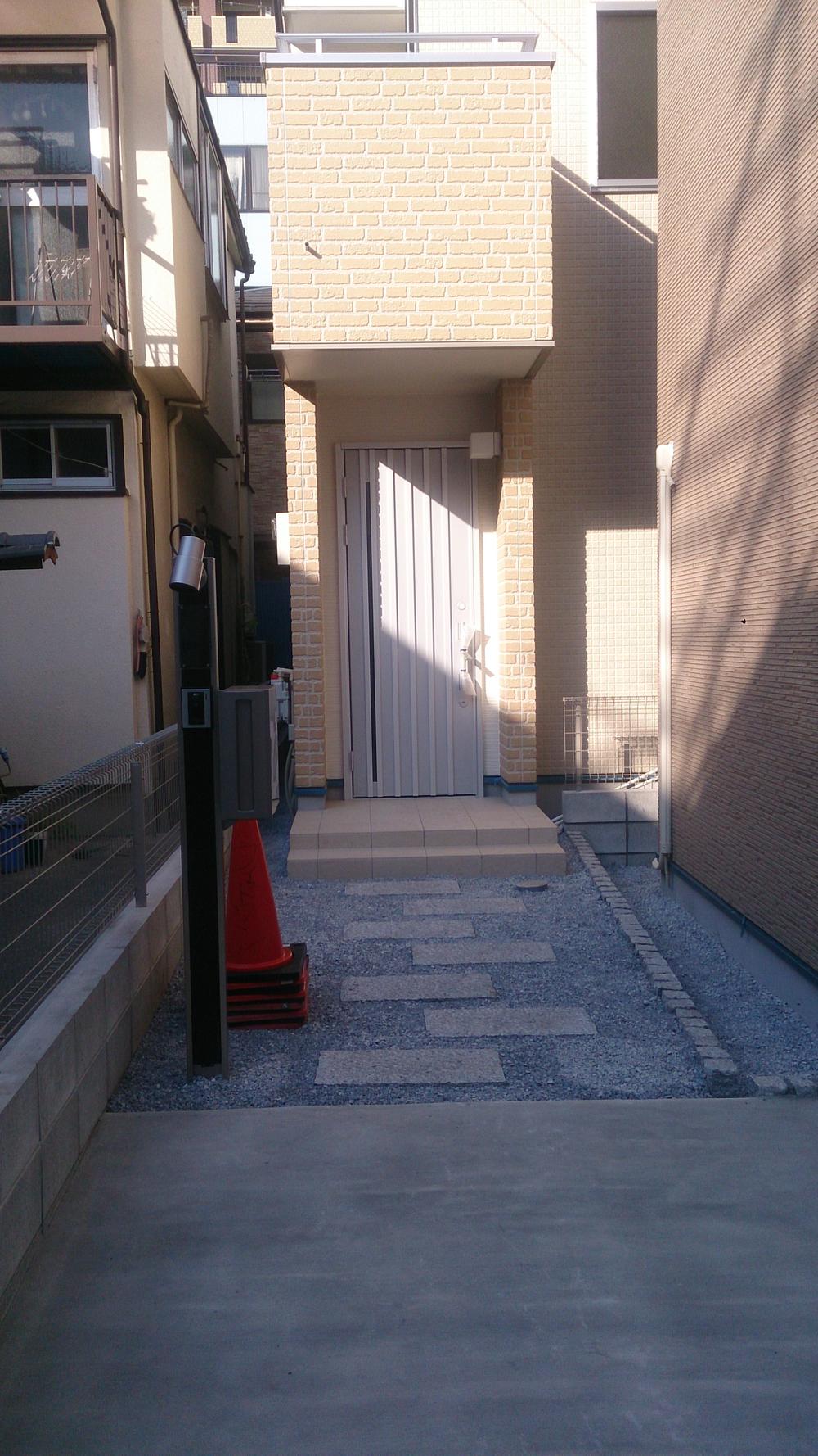 Local appearance photo. Local (11 May 2013) Shooting