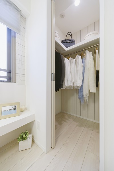 Provided in the main bedroom (Western-style 1) "walk-in closet."