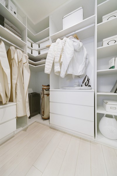 About 2.1 tatami large storage "family closet."