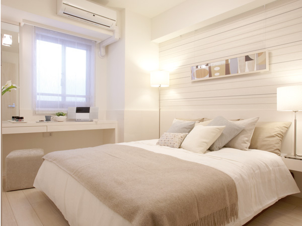 Interior.  [Western-style (1)] The main bedroom Western-style (1), Calm space breathable two-plane opening is full of well to private feeling corner dwelling unit unique.