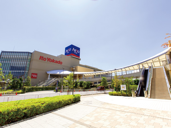 Surrounding environment. Ario Kitasuna (WT about 1430m ・ Bike about 6 minutes ・ 18 mins, ET about 1440m ・ Bike about 6 minutes ・ Shopping specialty store street walk 18 minutes) 119 and "Ario Mall", "Ito-Yokado Kitasuna store" has become one ・ Center. fashion, cosmetics ・ Miscellaneous goods, amusement, Sports club, Gourmet, etc., Also equipped with a variety of shops to spend fun and had all day in the family. (Hours: 10: 00AM ~ 10:00PM) ※ WT: West Terrace, ET: East Terrace