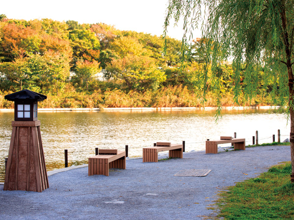 Surrounding environment. Onagi River (WT about 400m ・ A 5-minute walk, ET about 390m ・ A 5-minute walk) promenade "Michi Shiono" of the "Onagi River" along the, Such as lanterns and stone walls tone of embankment, It has shaped the Edo full landscape that incorporates the good old design reminiscent of the bygone days.