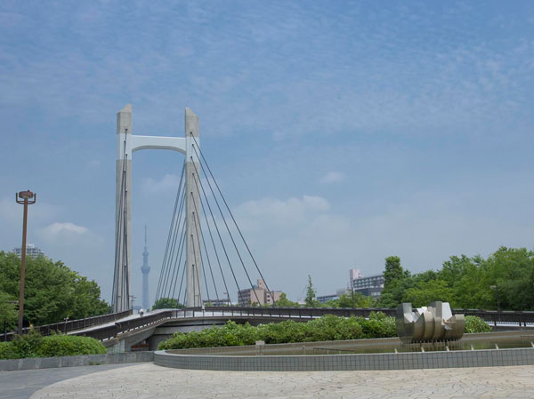 Surrounding environment. Kiba Park, which is also about 240,000 sq m is, Tennis court, Barbecue Square, Dog run, It can be used, such as There is also a multi-purpose Botanical Gardens. in addition, Also is adjacent Museum of Contemporary Art, Tokyo. (Kiba Park / About than local 240m ・ A 3-minute walk)