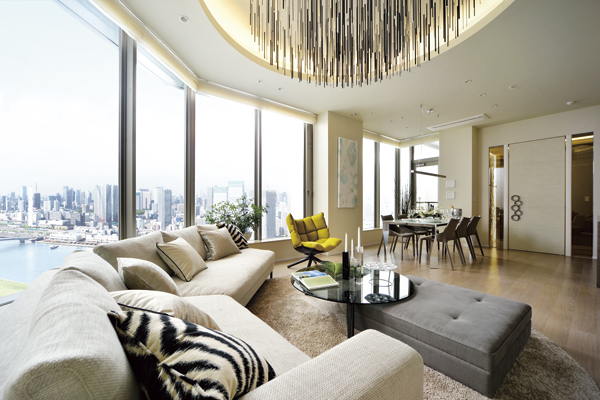 Living.  [LIVING DINING]  ※ Model room [125Cw Type / Menu Plan] is what was taken (April 2013 shooting) a. And a part paid option, There is application deadline. Also, furniture ・ Furniture etc. are not included in the sale price. Window outside of the vista which was synthesized by shooting from the height of the local approximately 150m (2013 January shooting) was a photo CG processing, In fact a slightly different. Also view does not guarantee over the current and future.