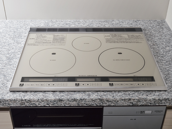 Kitchen.  [3-neck IH cooking heater] Metal pan can also be used single all-metal. Cooking is smooth because the good thermal efficiency, It is easy to clean. Because it does not use a flame, Also reduces the risk of fire.  ※ You may not be able to use depending on the shape of the pot.