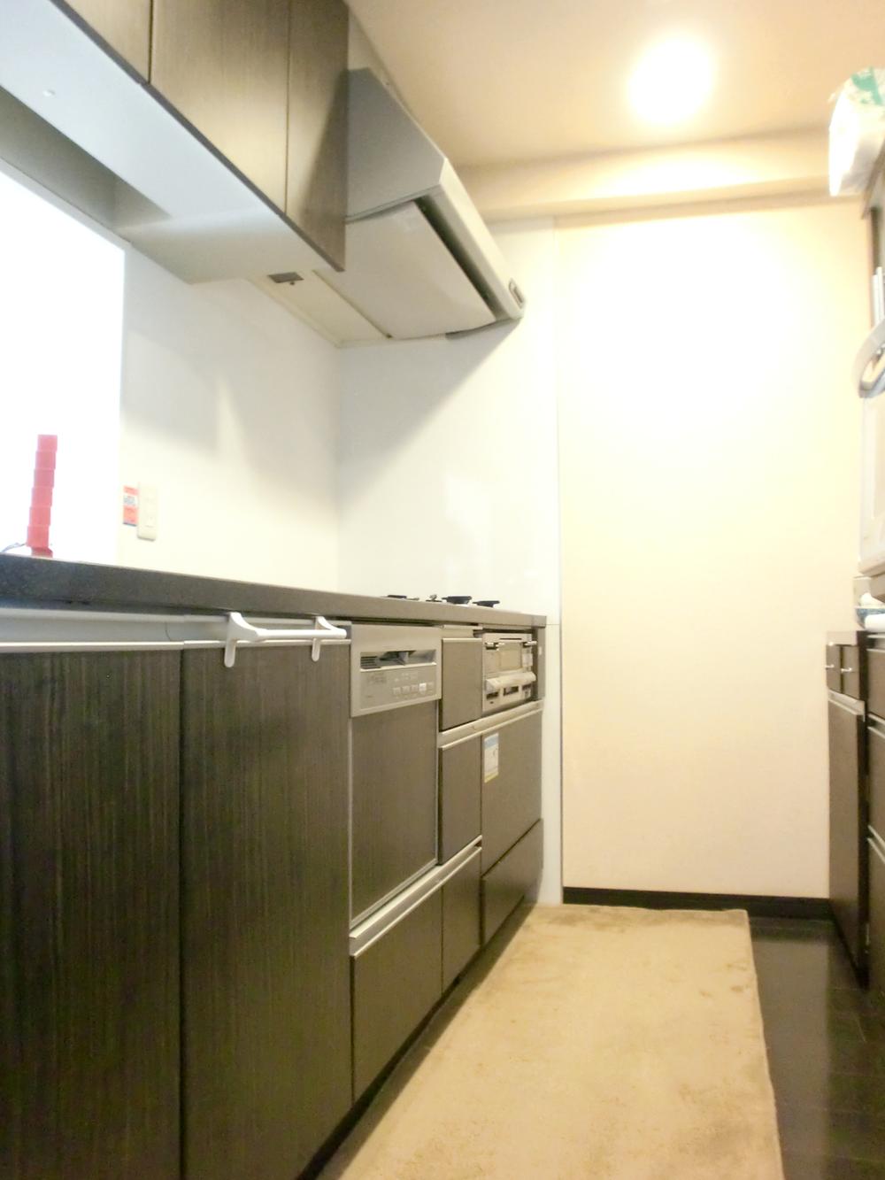 Kitchen. Indoor (12 May 2013) Shooting