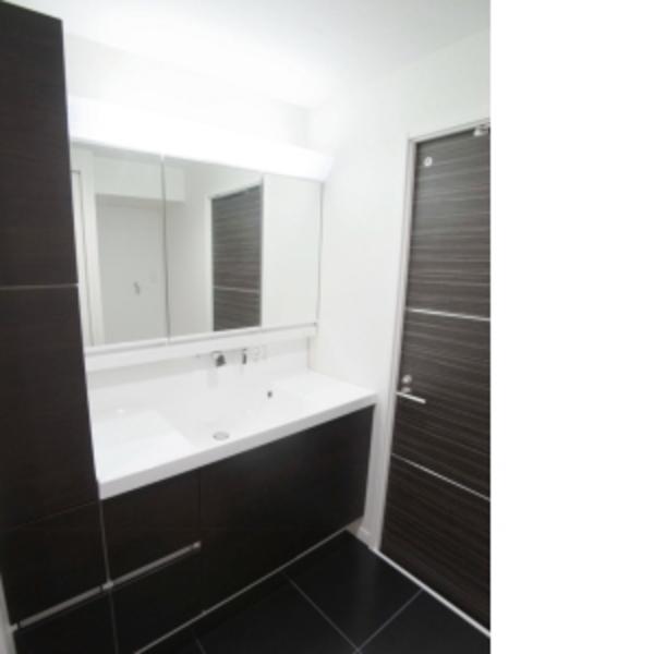 Wash basin, toilet. bathroom