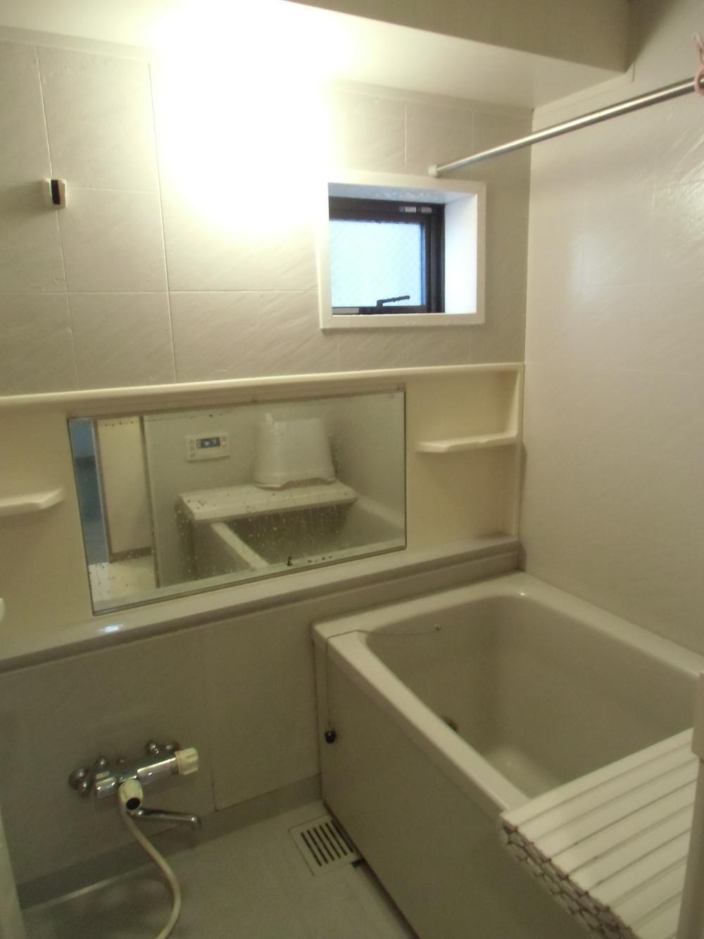 Bathroom. Indoor (12 May 2013) Shooting