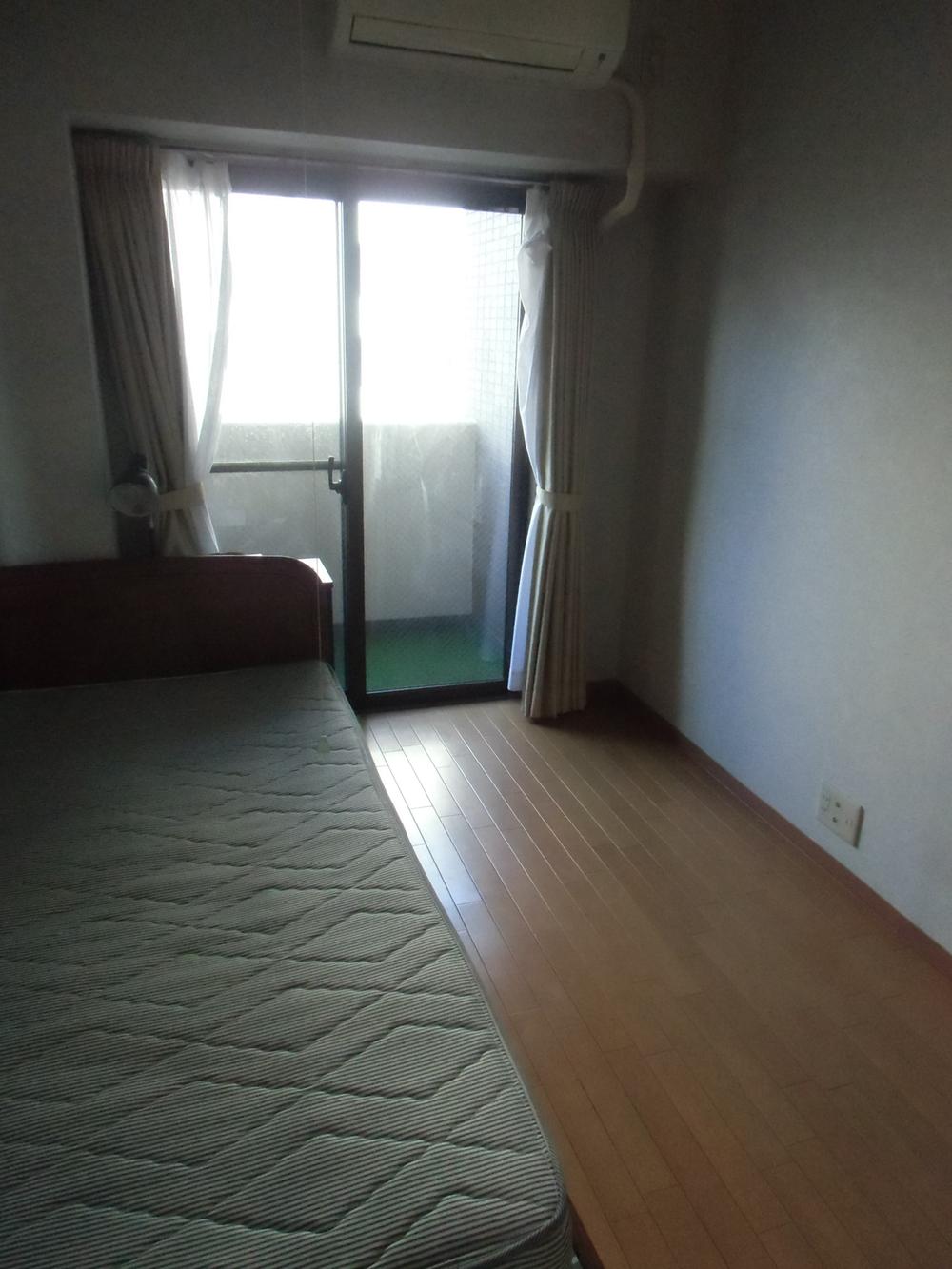 Non-living room. Indoor (12 May 2013) Shooting