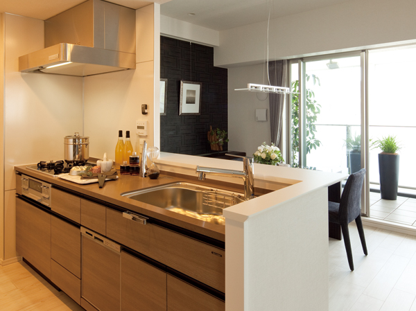 Kitchen.  [Mott ・ kitchen] The kitchen "Mott ・ Adopting the kitchen. ". Cook. put away. The cleaning. In order to more comfortable the kitchen you use every day, Thoroughly review was Itochu original from Mrs. position ・ Kitchen. On the basis of the derived theme through the conference by the meticulous research and Mrs. monitoring by group interviews, etc., It has achieved a comfortable specification to fulfill your the "more".