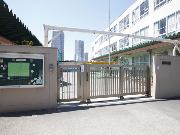 Surrounding environment. Koto Ward Tatsumi kindergarten (about 820m / 11-minute walk)