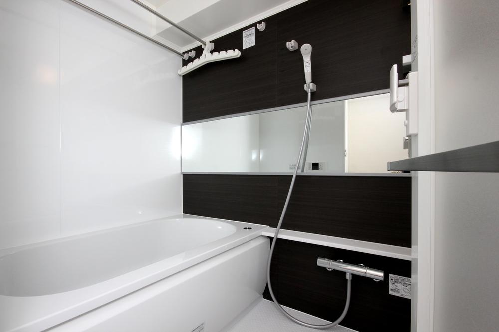 Bathroom. TOTO-made add-fired function with unit bus. With bathroom dryer