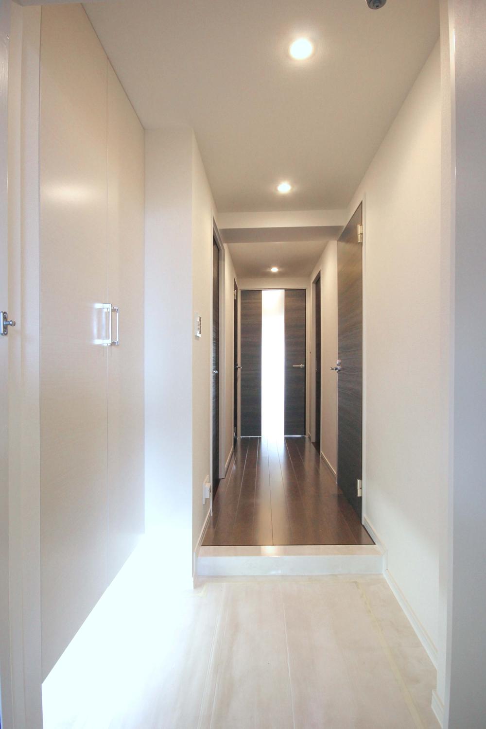 Entrance. With a shoe box that was plenty