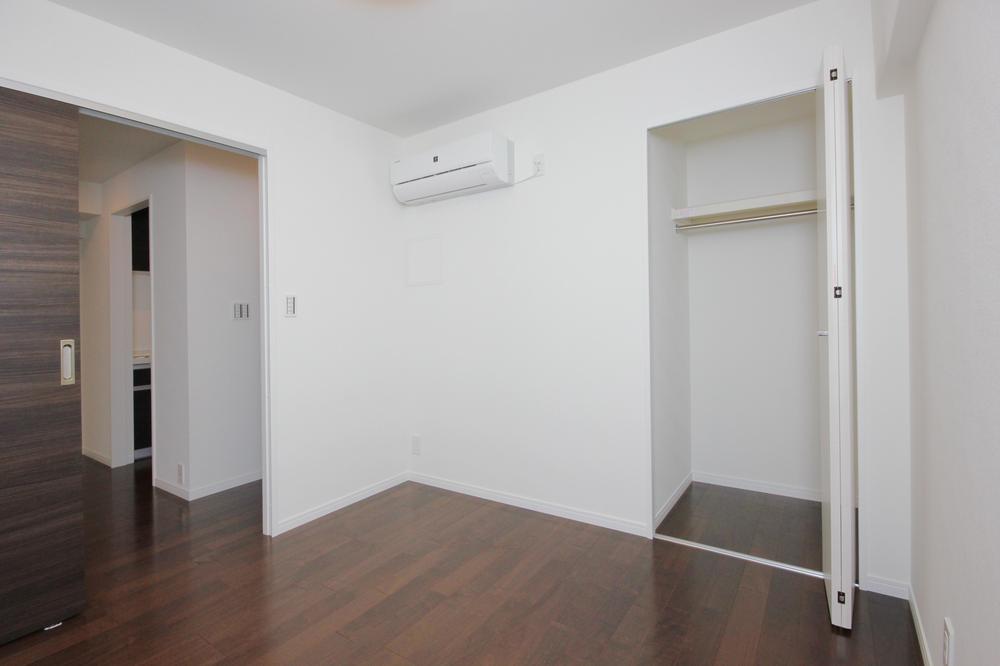 Non-living room. Room of living next to 4.3 Pledge