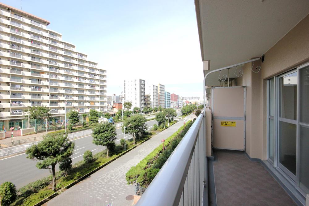 View photos from the dwelling unit. Full of sense of openness from the balcony view