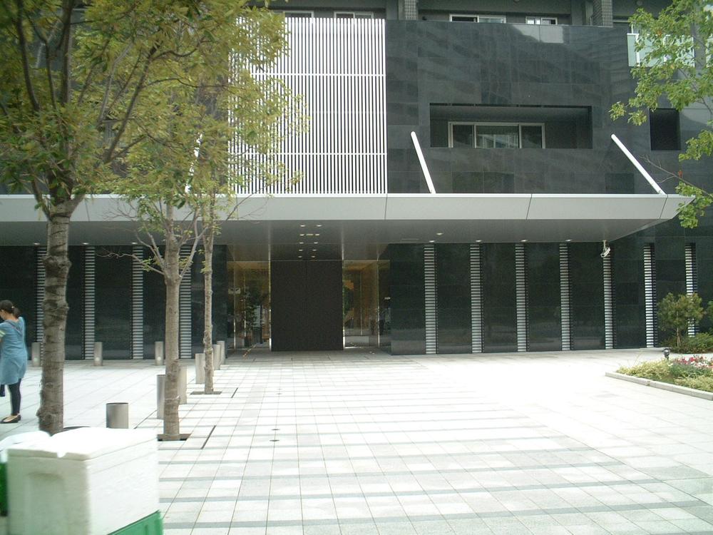 Entrance.  [entrance] 24-hour security system of the peace of mind of manned management.