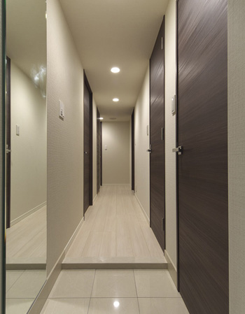 Interior.  [entrance]  ※ In the apartment gallery, Entrance of the equipment can be confirmed. (The room is different from the one of this sale)