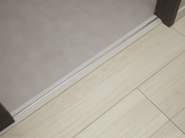 Other.  [Flat Floor] Because the difference in level of less flat floor design, Worry small children and the elderly walking. It was friendly to fall due stumbling. (Same specifications)