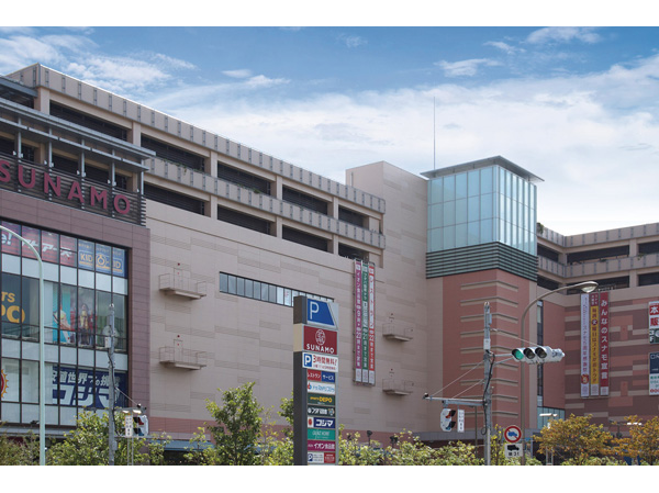 Surrounding environment. Minamisunamachi of seven large-scale stores and about 100 specialty stores are aligned "shopping center SUNAMO" (a 4-minute walk, About 290m). In addition to this, You can handle at will a wide variety of large-scale shopping center "topics Lek Plaza" that shop are aligned and substantial commercial facilities, such as daily convenient supermarket shopping. Also, small ・ Set within walking distance, such as junior high school and hospitals, You can achieve a comfortable life.