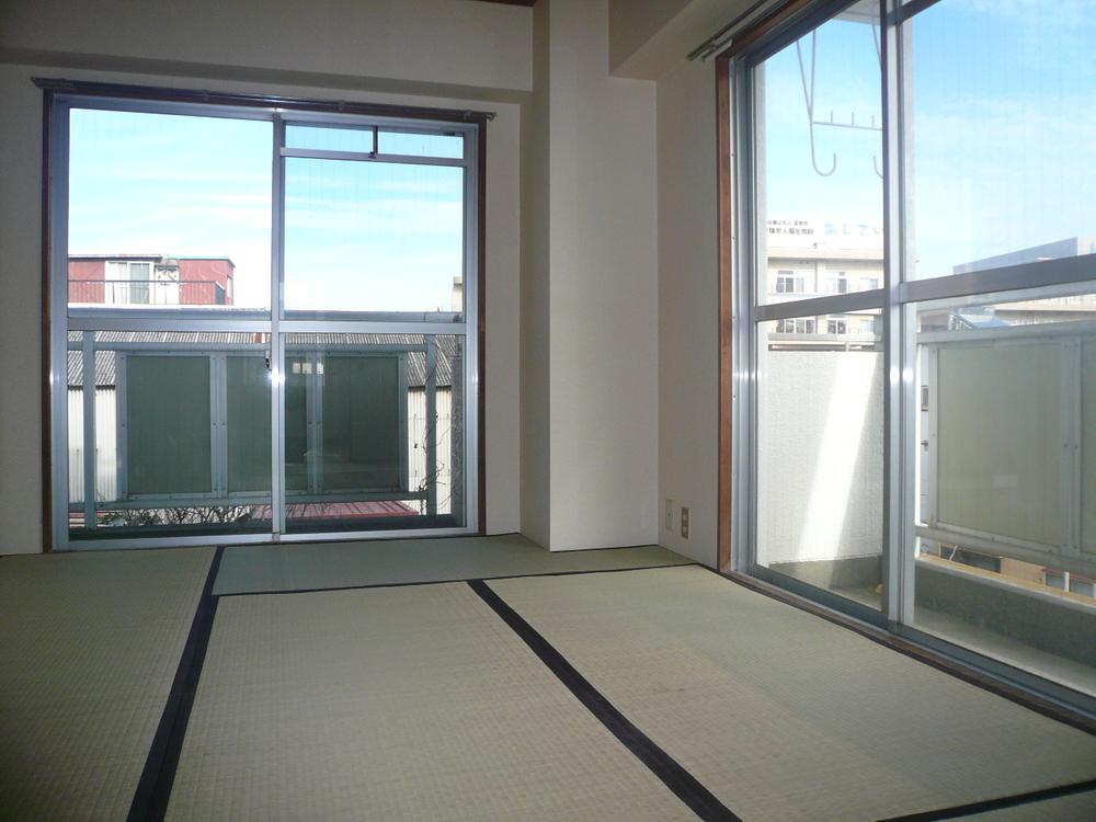 Non-living room. Indoor (12 May 2013) Shooting