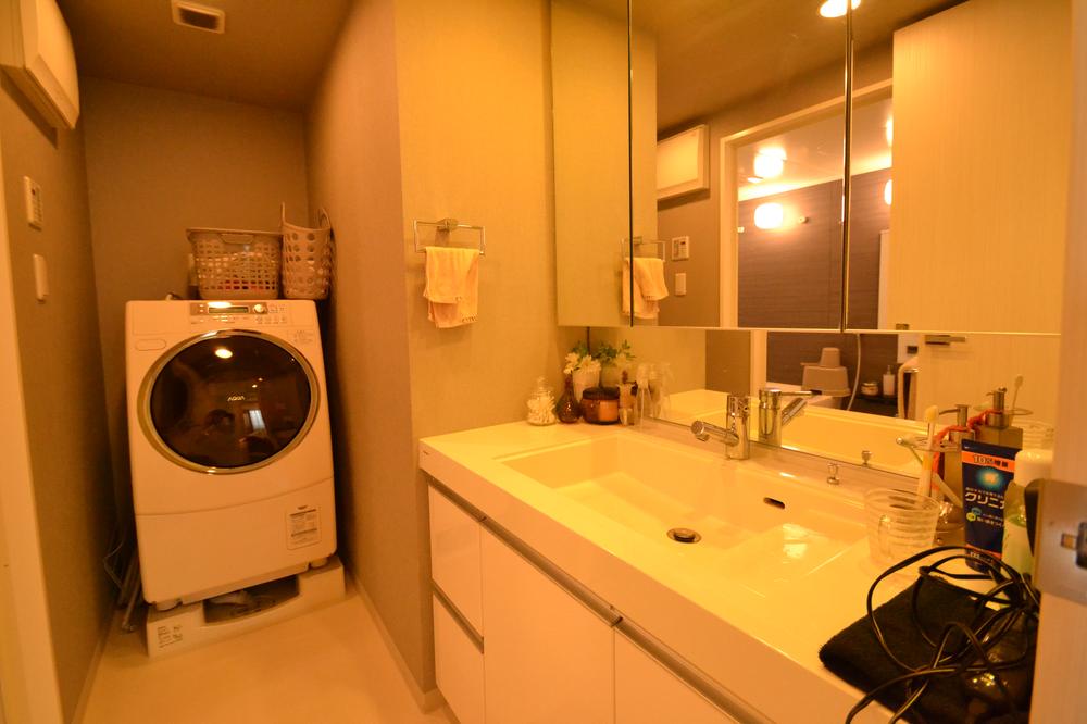 Wash basin, toilet. Indoor (July 2013) Shooting