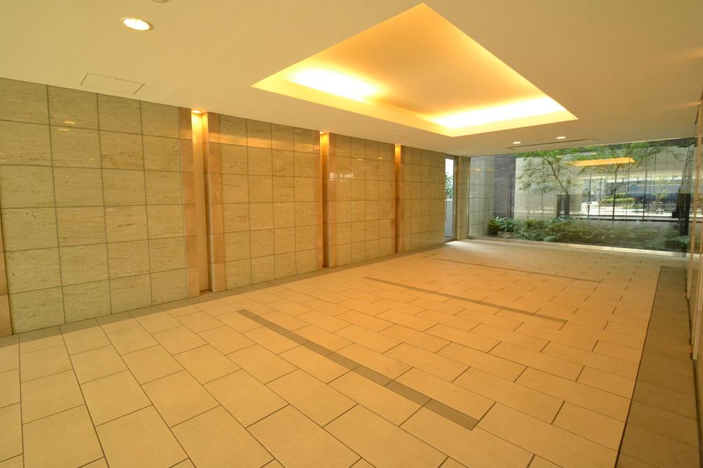 Entrance. Common areas