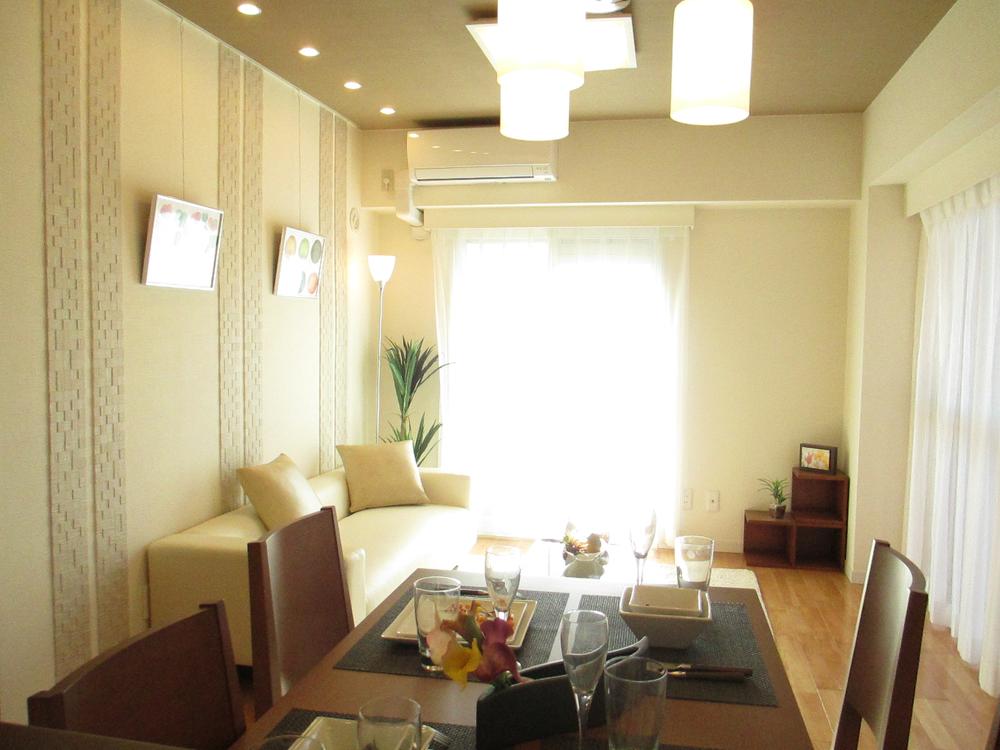 Living. Is the view from the kitchen. Please enjoy the conversation with your family while doing housework.