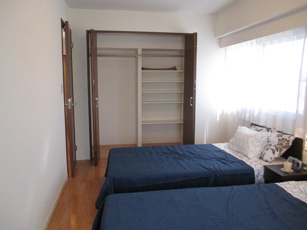 Receipt. Western 8.6 Pledge of closet. This is useful because it comes with a shelf.