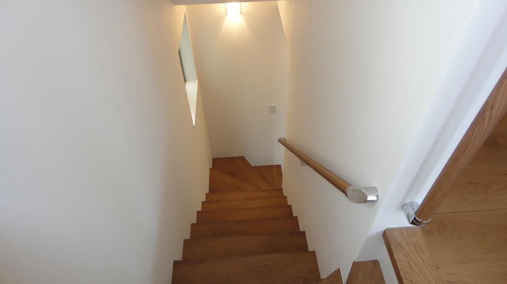 Other introspection. 2-3F Stairs