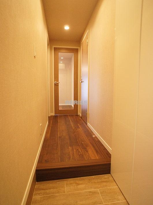 Entrance. It is the renovation of the skeleton