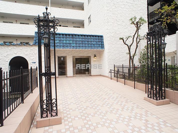 Entrance. Management of is attentive apartment