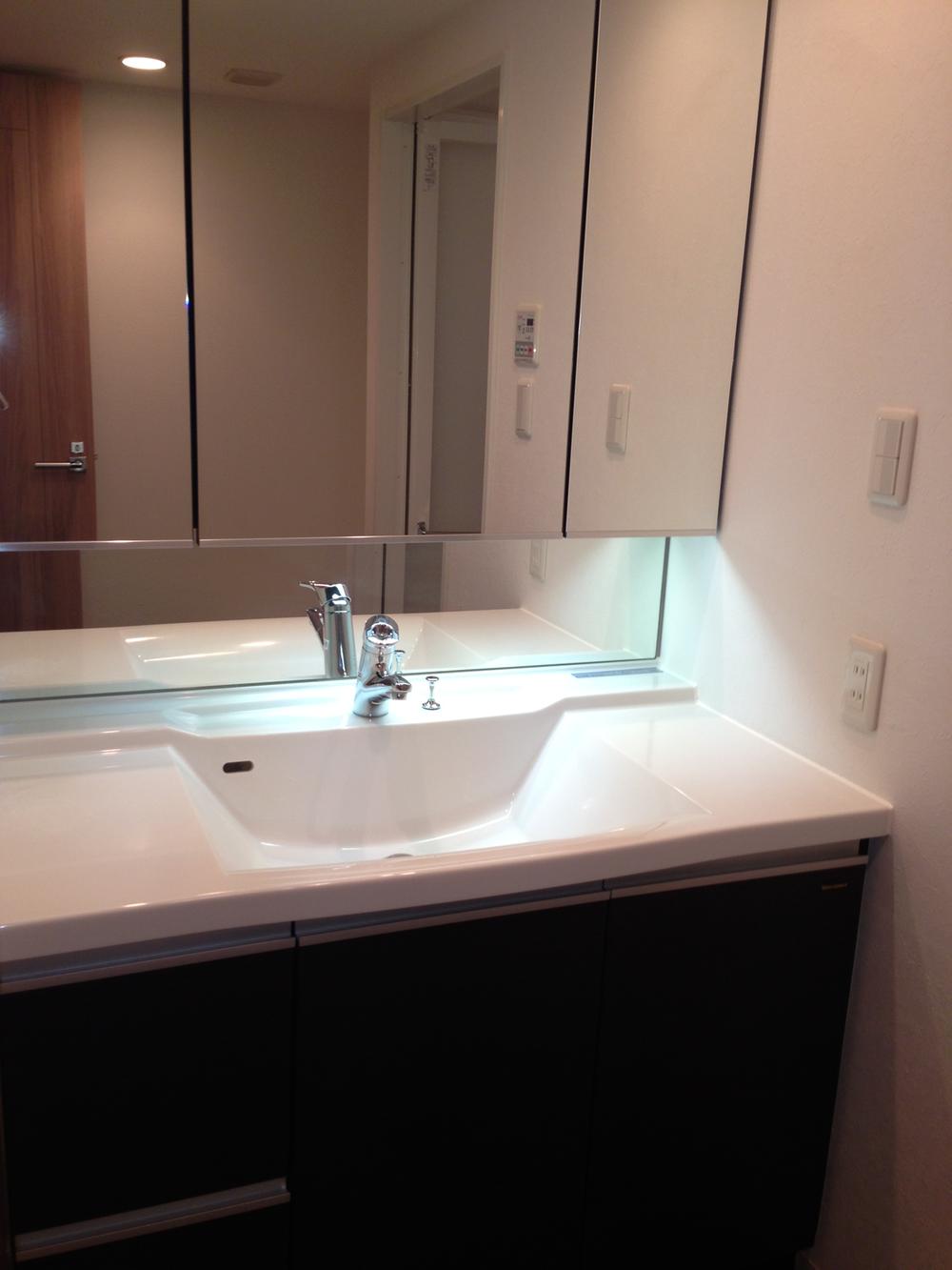 Wash basin, toilet. Indoor (September 2013) Shooting