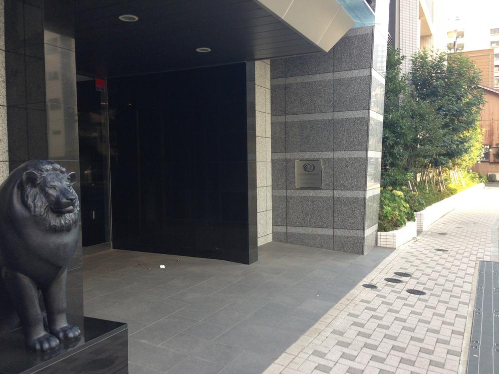 Entrance. Common areas