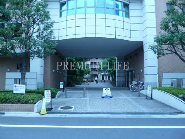 Local appearance photo.  [entrance] Auto-lock equipped.